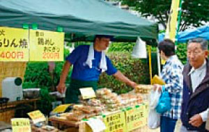 土曜市に出店している様子